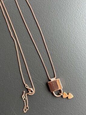 Stella & Dot KEEP It Lock Necklace in Rose Gold